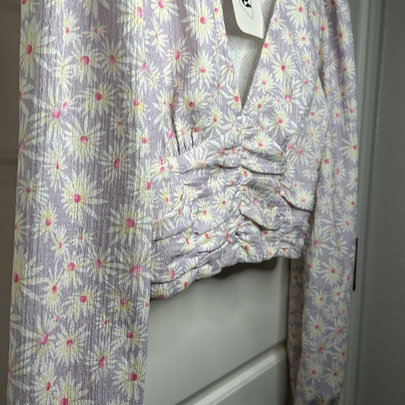 Elodie Lavender Floral Crop Top Size Medium NWT - Picture 5 of 8